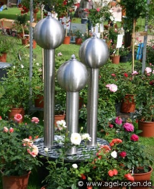 Brunnen Stahl Dreier Kugel klein